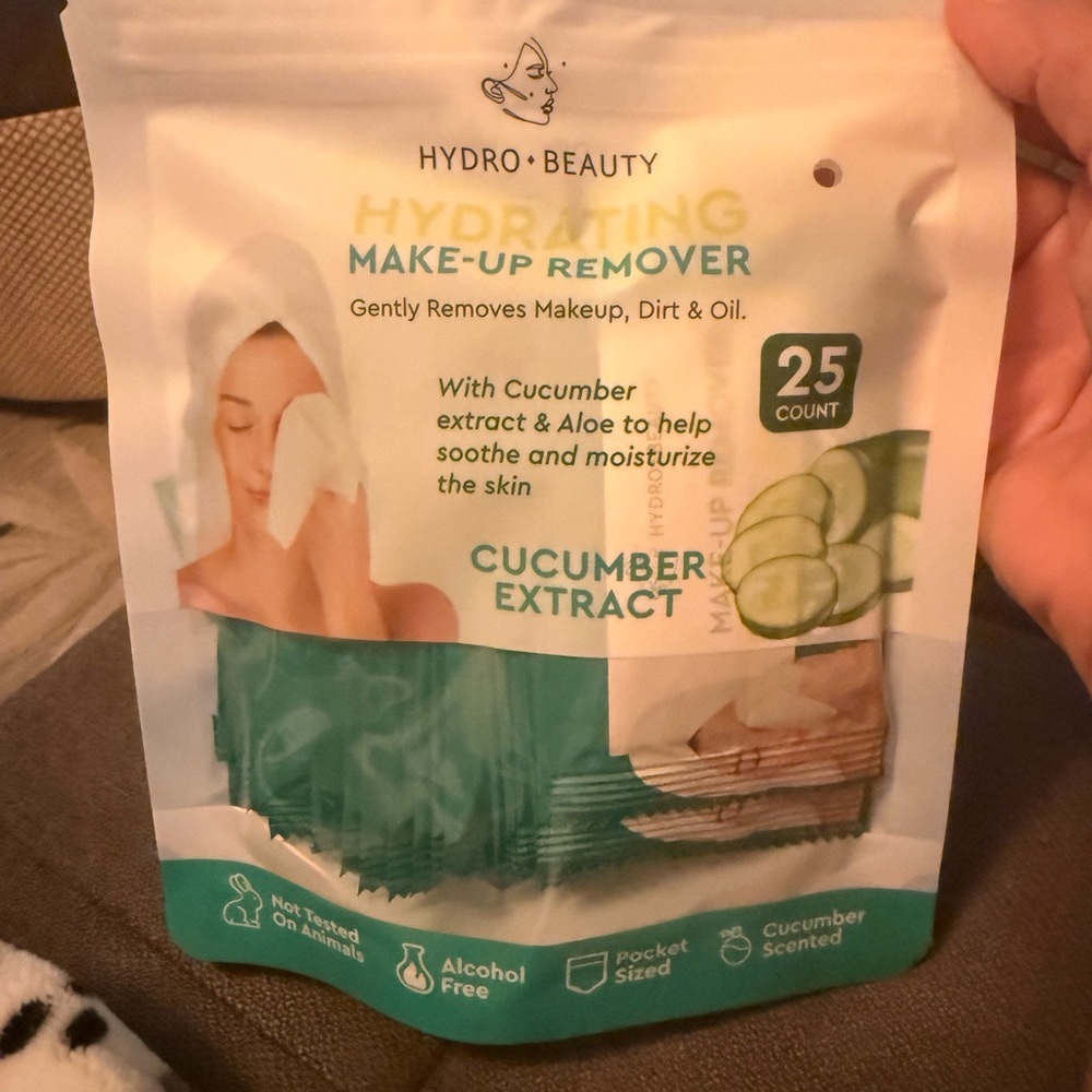 Hydrating Make-Up Remover Wipes with Cucumber Extract - Green